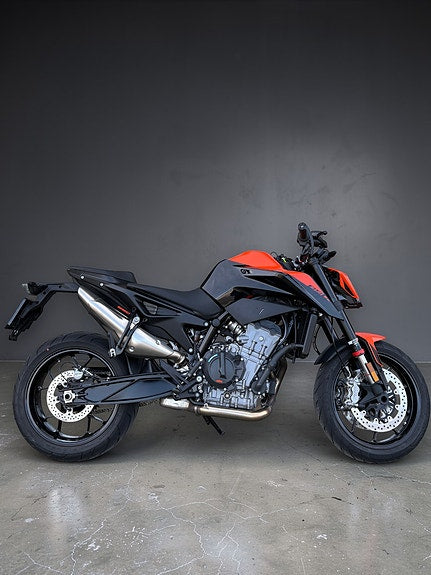 KTM 890 Duke | STRØKEN - SOM NY | MEGET LAV KM STAND | 1 EIGER