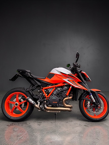 KTM 1290 Super Duke R EVO | LAV KM STAND | STRØKEN | SLIP ON | TECH-PACK