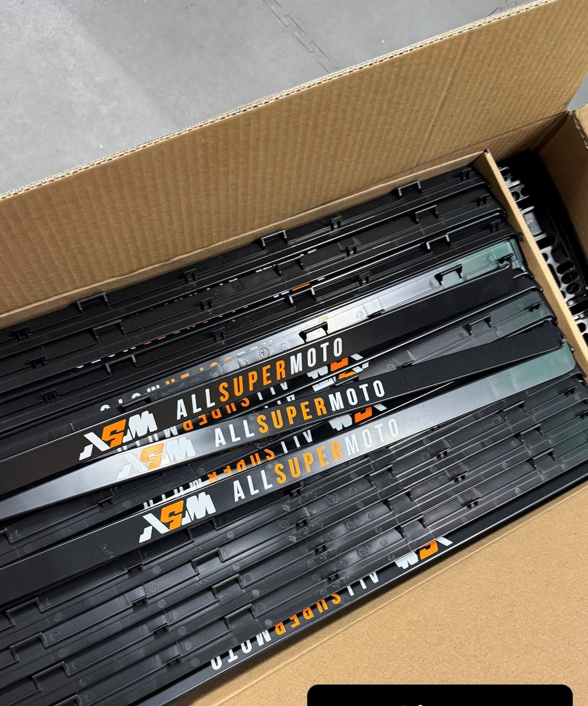 ASM skiltrammer til bil (2stk)