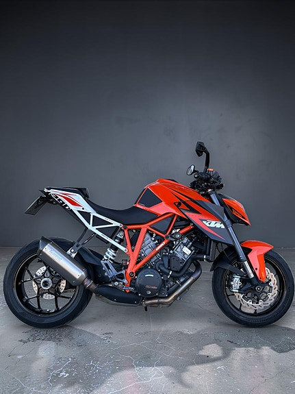 KTM 1290 Super Duke R | Akra slip-on | Masse Power parts | Varmeholker m.m
