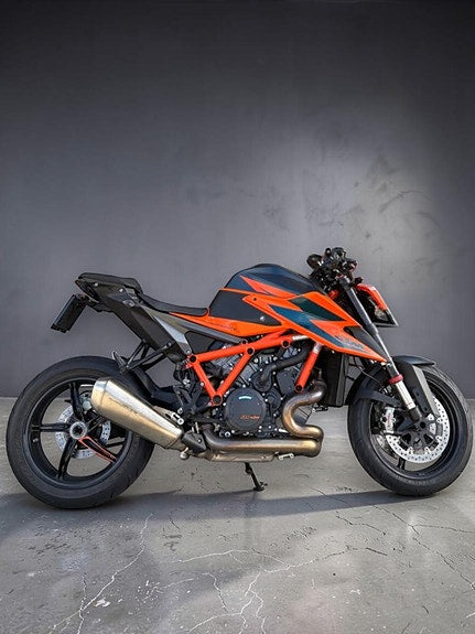 KTM 1290 Super Duke R / AKRA DE-CAT/FULL TECHPACK/TAILTIDY/BAR END MIRRORS