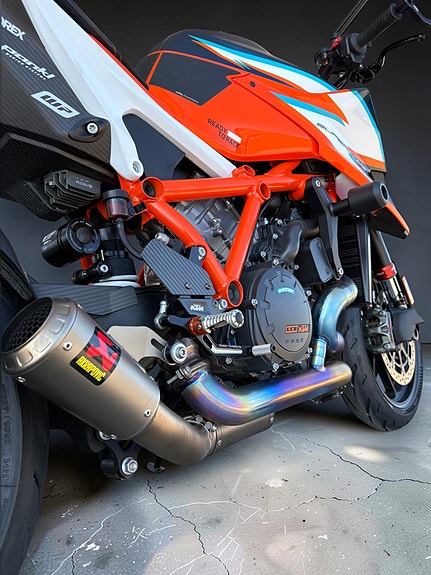 KTM 1290 Super Duke RR / Akrapovic Helanlegg/Karbon/STRØKEN/1EIER!