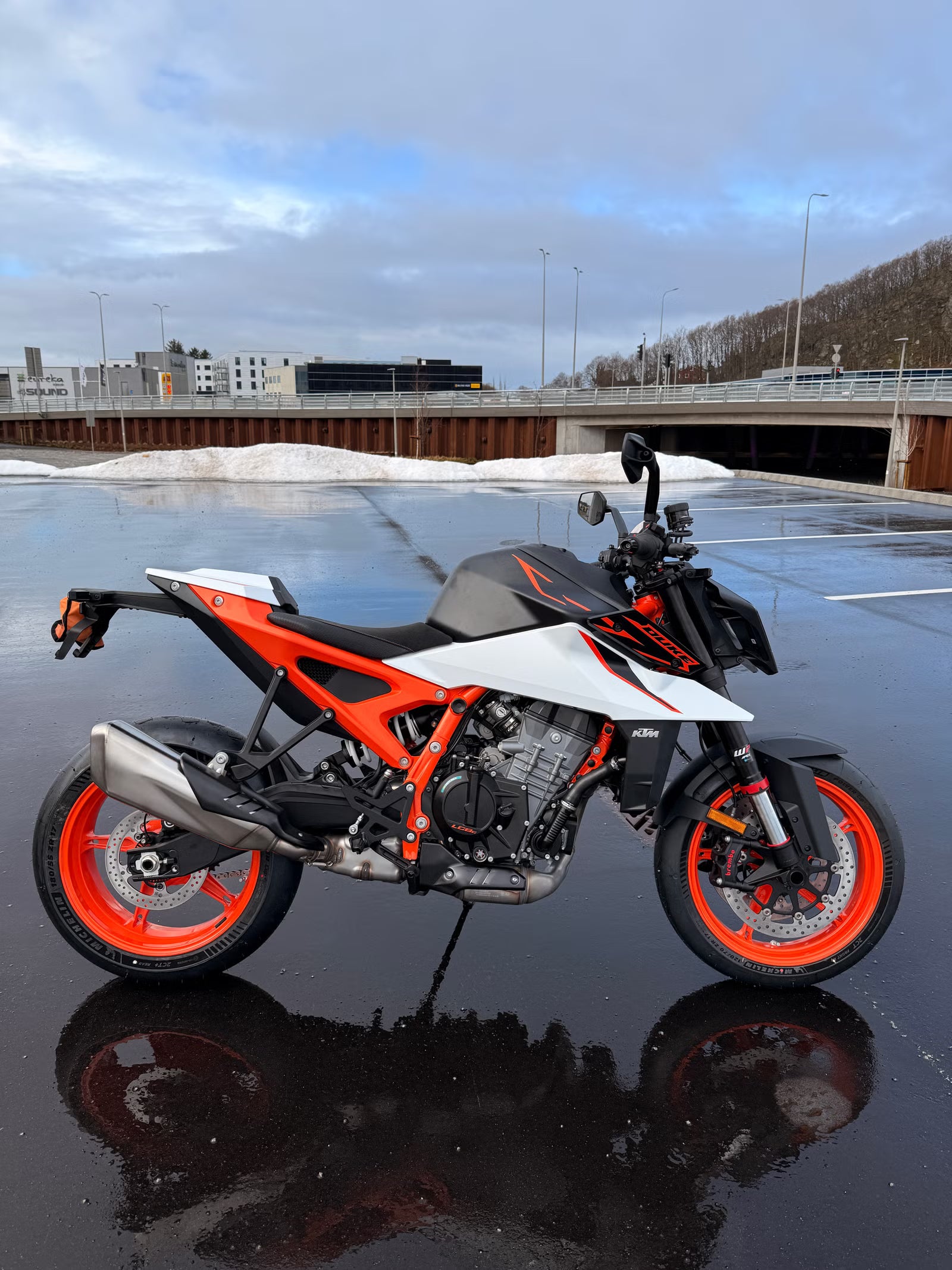 KTM 990 DUKE R | 5" TFT | 4 ÅR GARANTI | RÅ!